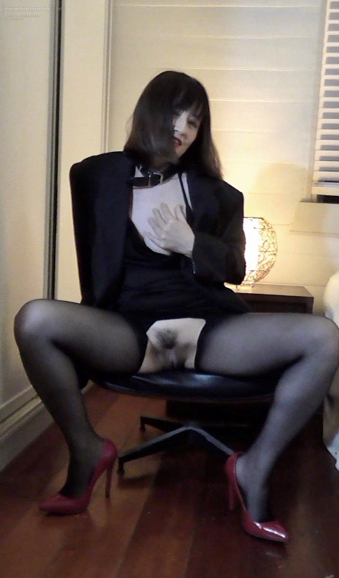 Showing her well used dirty cunt