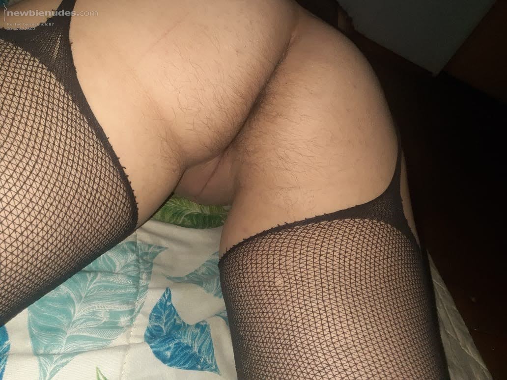 Slutwifedane  showing pussy 