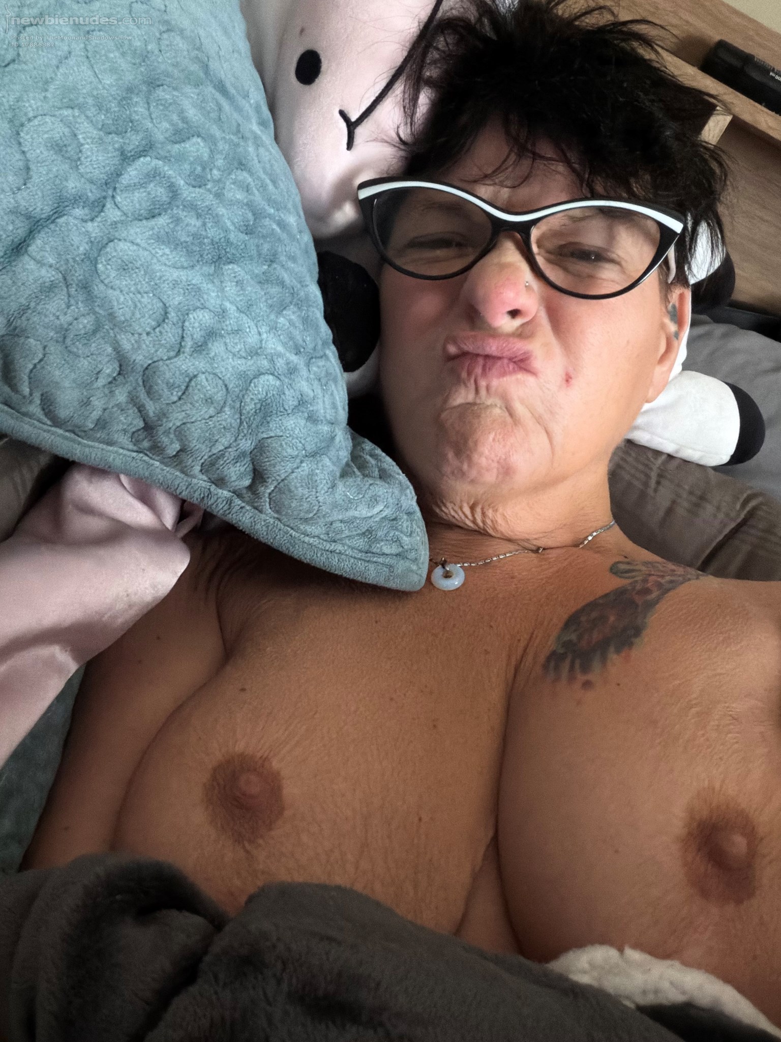 Sexy wife and her pretty tits 