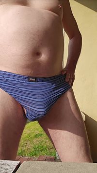 Any ladies wanna get naked with me outside and fuck