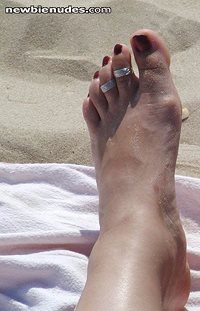 we are on vacation.sand,sea and prety feet my wife. Wow !!! please leave co...