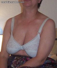 some old pics of me ! cum on me and repost to my mail :  scotland9@wanadoo....