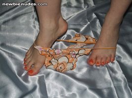 my orange toes with my slip