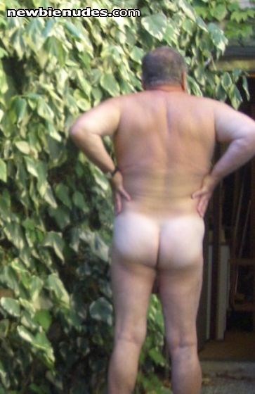 34 degrees- that's the right time for a tropical dress - or even less. +++ on request I will turn around.