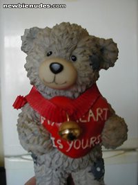 here's a pic of me bear........oops you meant naked lol xxxxx
