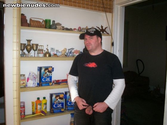 anyone wanna suck my cock & make it hard?