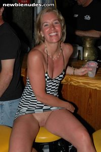 Sexy Suz Flashing at a Destin Bar