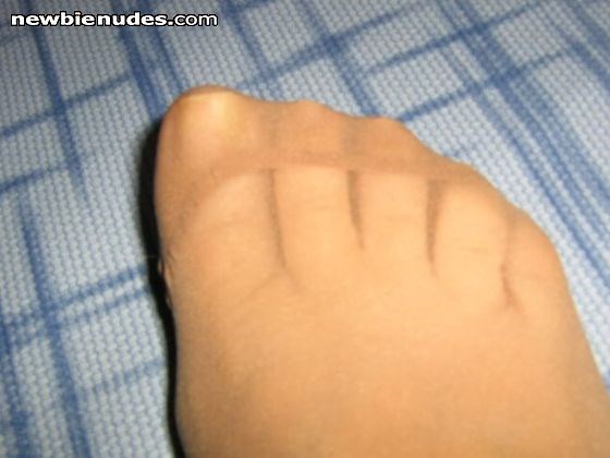 Mother in Law...Great..I love it...want lick it and sperm on her feet