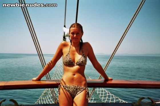 who wants to see more of her??let me know....