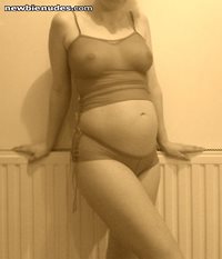 24 weeks pregnant... read profil! see other pics and vote, please.:*