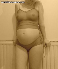 24 weeks pregnant... read profil! see other pics and vote, please.:*