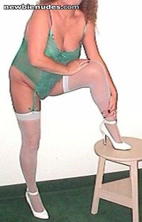 Wife in green lingerie02