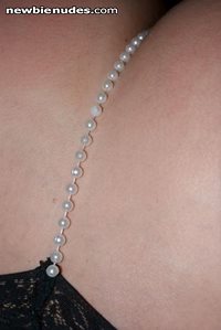 Don't you just love pearls on a woman! Comments welcome