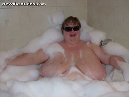 Cum play in the bubbles with me.....        