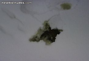 Req snow piss. Me been pissing in deep snow