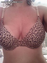 Had to throw in a sexy bra pic.....hope you all like. Another phone pic.