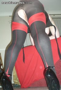 my seamed cuban heel stockings with my fav heels.....i love my nylon ;)
