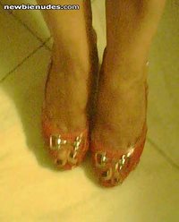 Simona's feet.