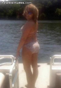 fun on the boat.love 2b naughty on the lake