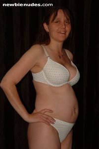 21 weeks pregnant do ya think i'm showing more now?
