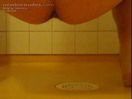 Helenas shower piss when wide open butthole