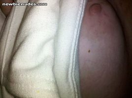 sneakin a pic of my gfs sweet tits, lovvvvveee her nipples ;D