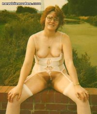 Slutwife Suzanne nude outdoor