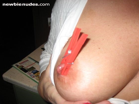 I love the feel of clothes pins on my nipples