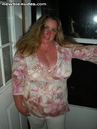 would like to meet another couple from near harrisburg Pa or a single woman