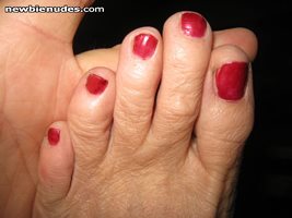 Who likes realy long toes?  Older lady I met a while back. She can wrap tho...