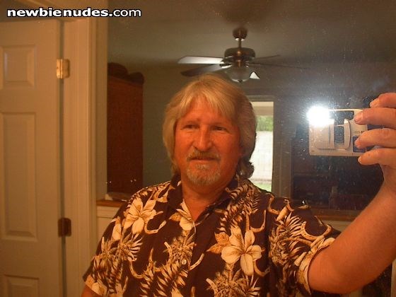 just got my hair dut off.retireing in 2 weeks. Looking for sexy Az woman to join me PM me