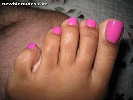 I just love her toes!  Do you like pink? Would you like a footjob? Please v...