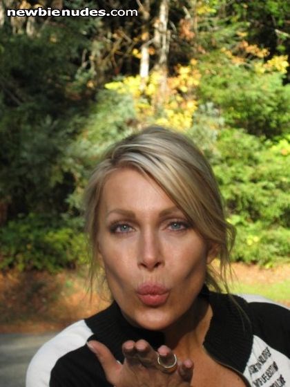 love the way she blow's me kisses!!!!!