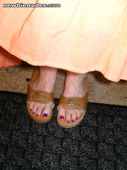 my girlfriends friendly toez!