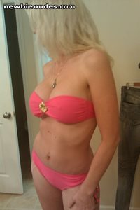 MILF Wife, showing another bathing suit...cumments welcum.