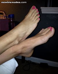 Fresh pedicured feet to make your dick hard!