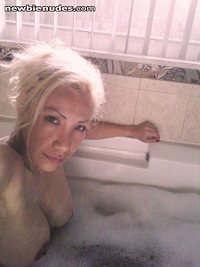 Wanna get in Bath with yur BlondHo?