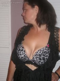 NEWBIE fun for a 20 somthin for a fine BJ.  Buy her a few new outfits and s...