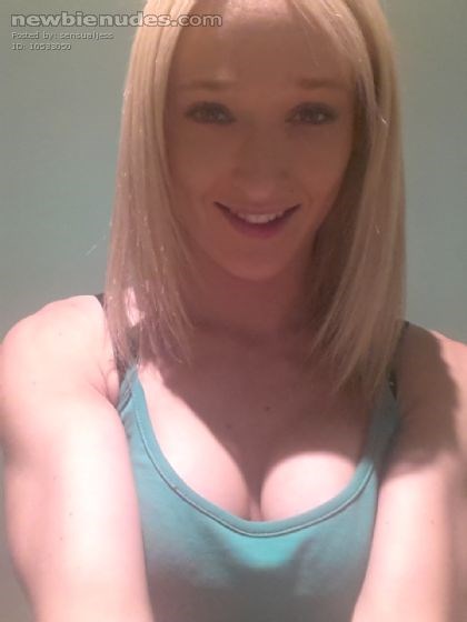 mmm u want me hehe......msg me to find me live xx