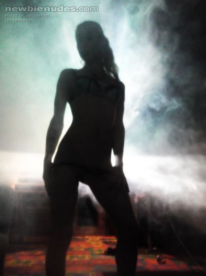 play around with smoke machine n a projector... shes fkn "smokin" as always...