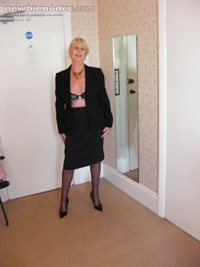 Lyndsey-Business lady hot for Hotel fun guys! L x