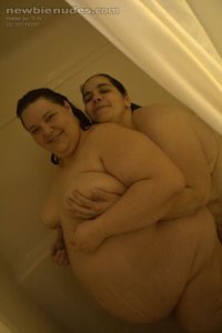Rub a dub dub! Two chicks in the tub!