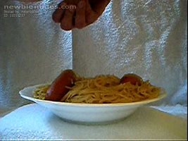 Me pissing in spaghetti and masturbate with the sausage. If you cant watch ...
