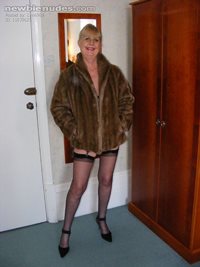 Lyndsey -ready for steamy session in nylons, heels and fake fur!