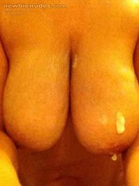 Lots of cum been whoveants to add more or lick it off
