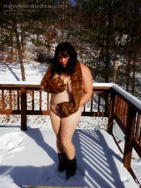 Who needs clothes in the snow,... when I have bear paws.. ;)