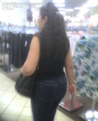 Wife shaking her big ass at the mall.