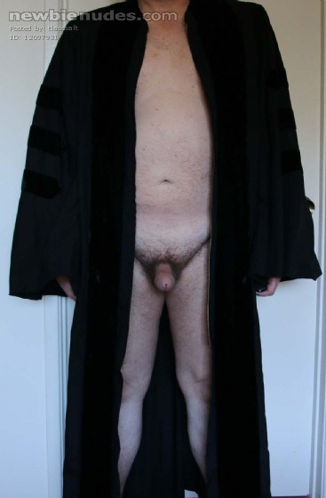 Am I supposed to zip this up before I go out?