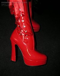 For the guys who love ladies shoes.......more than ladies....