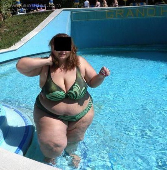 Its been a couple of years since we last posted, Melanie shows off her new bikini and bigger curves at waterpark